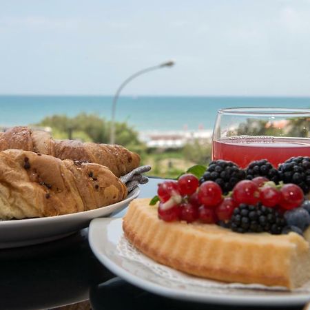 비에스테 A Un Passo Dal Mare B&B 외부 사진
