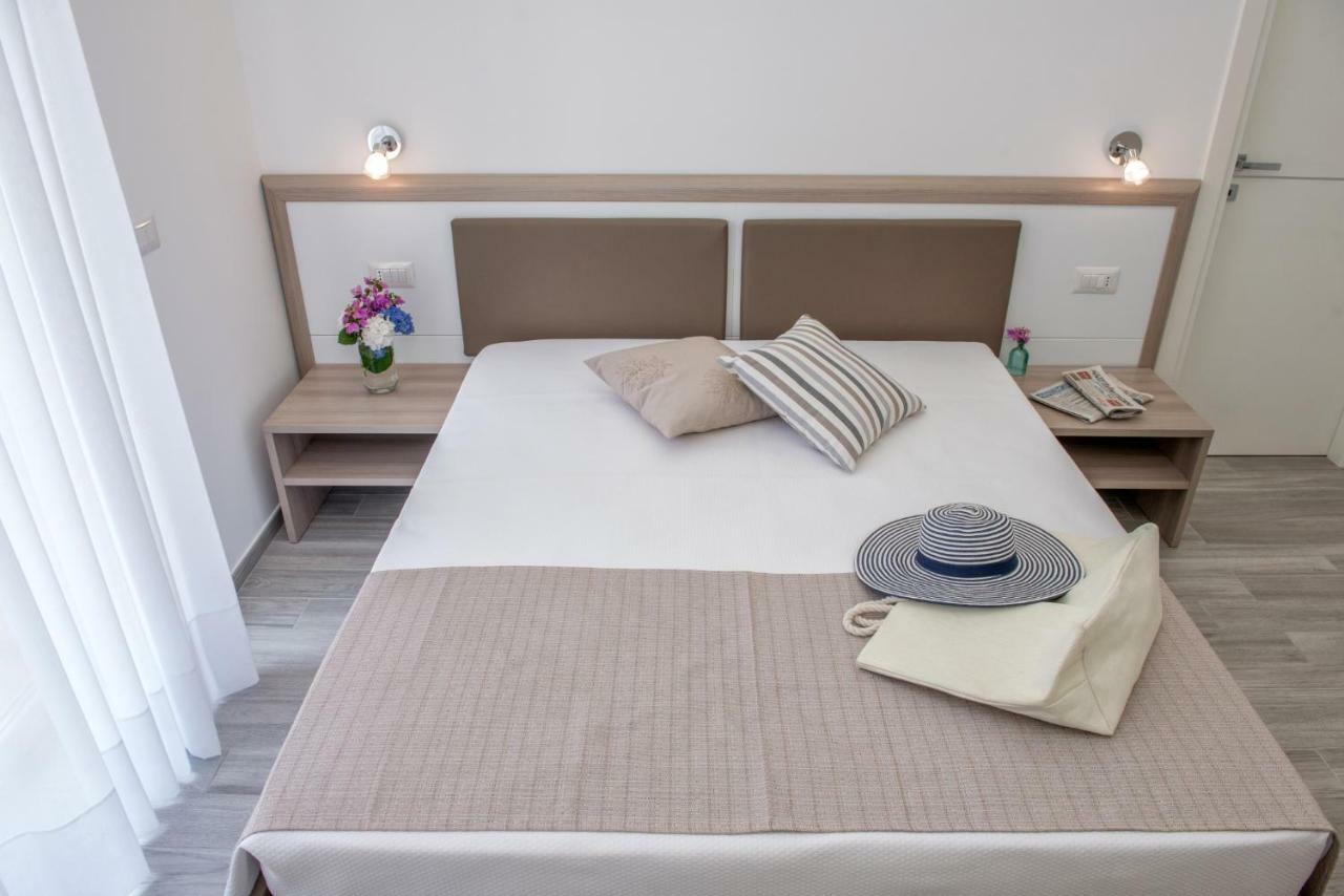 비에스테 A Un Passo Dal Mare B&B 외부 사진